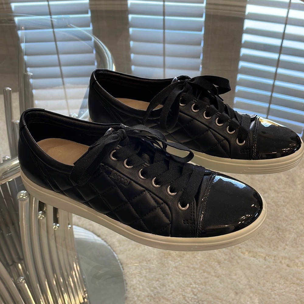 Ecco Black Quilted Leather & Patent Toe Lace-Up Sneakers
